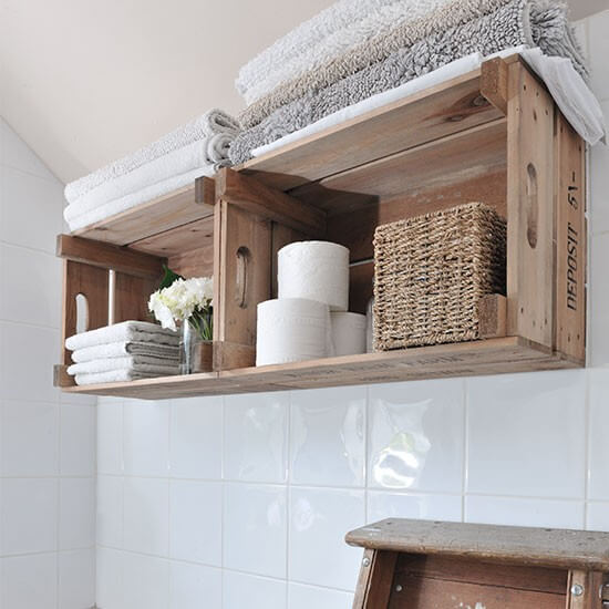 Bathroom-with-wooden-crate-shelving-Housetohome.co.uk
